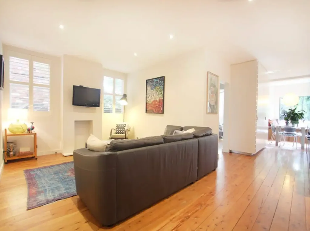 Spacious Ground Floor Apartment in Boutique Art Deco Block