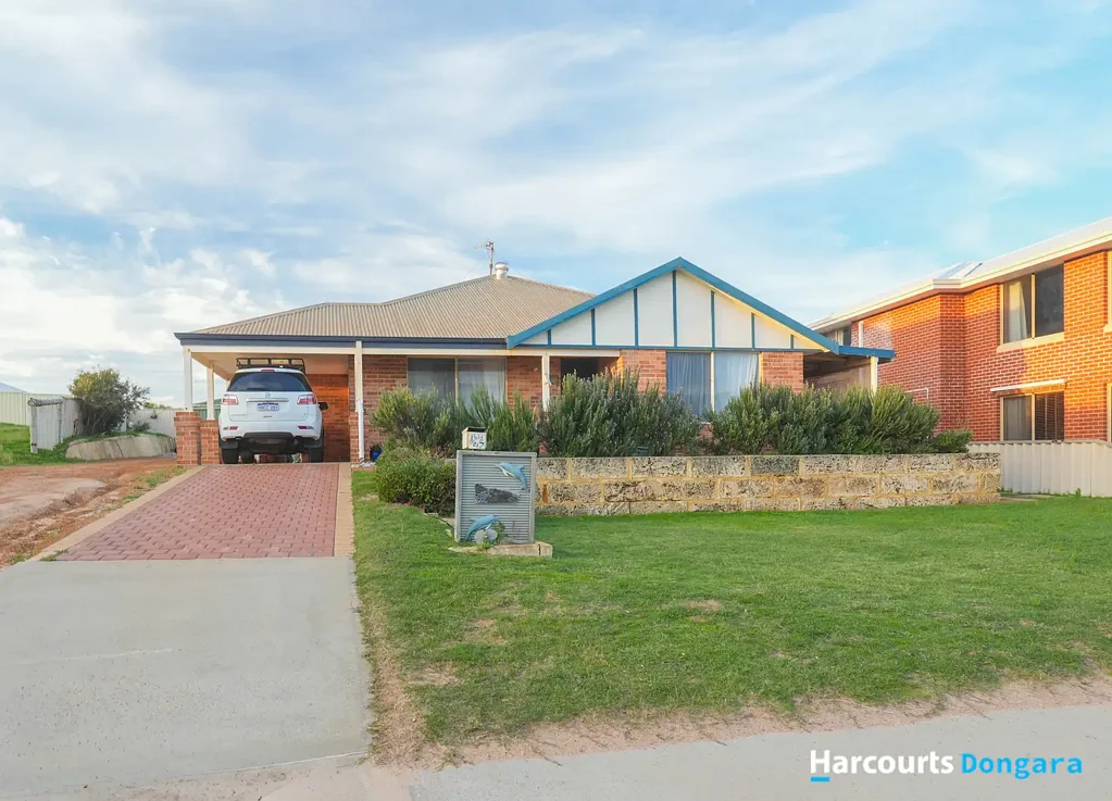 Dongara 4chambre Solid Coastal Investment on a Spacious 908m² Block