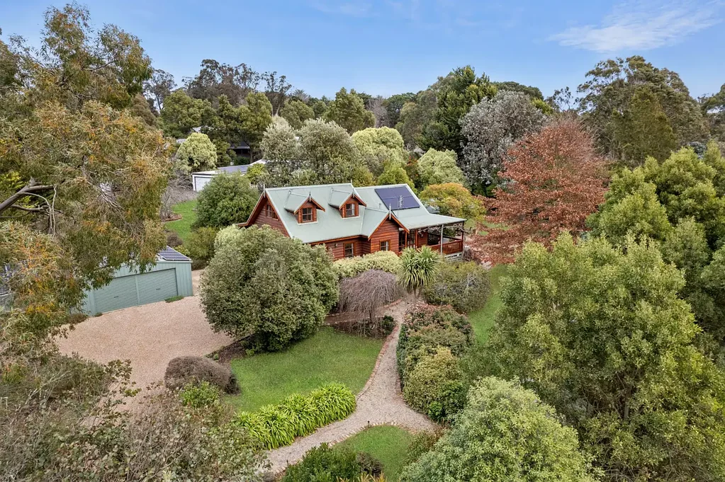 Woodend 3 Bedroom A Beautiful Cedar Home with Space to Breathe