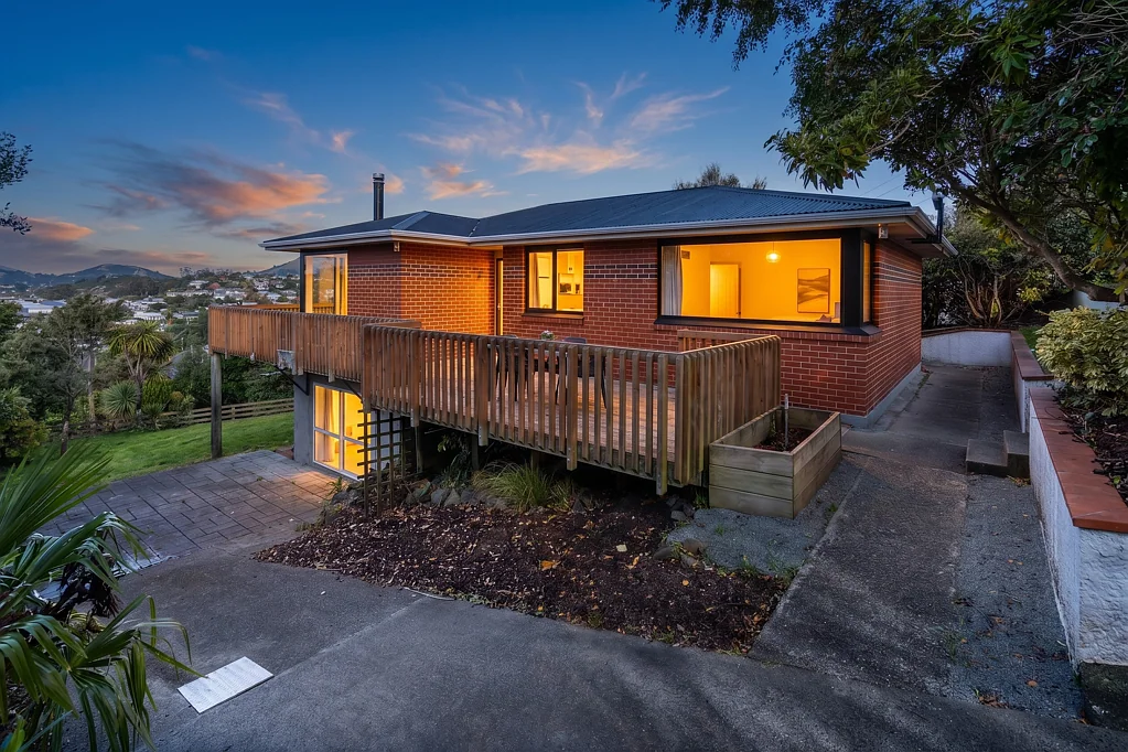 Port Chalmers 4房  Private Bush Retreat with Views & Dual Living