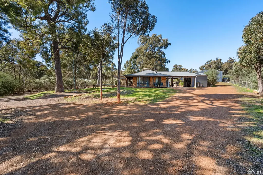 14 Bullich Retreat, Jarrahdale, WA 6124