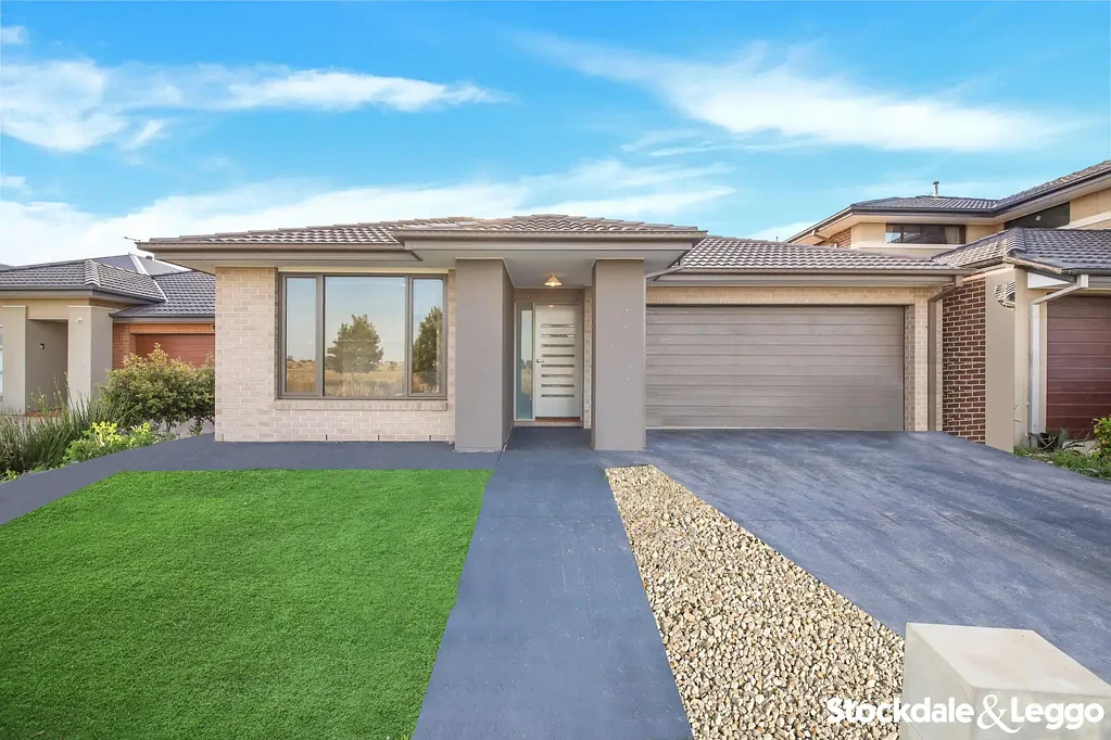 MODERN 4 BEDROOM FAMILY HOME FOR RENT IN AINTREE!
