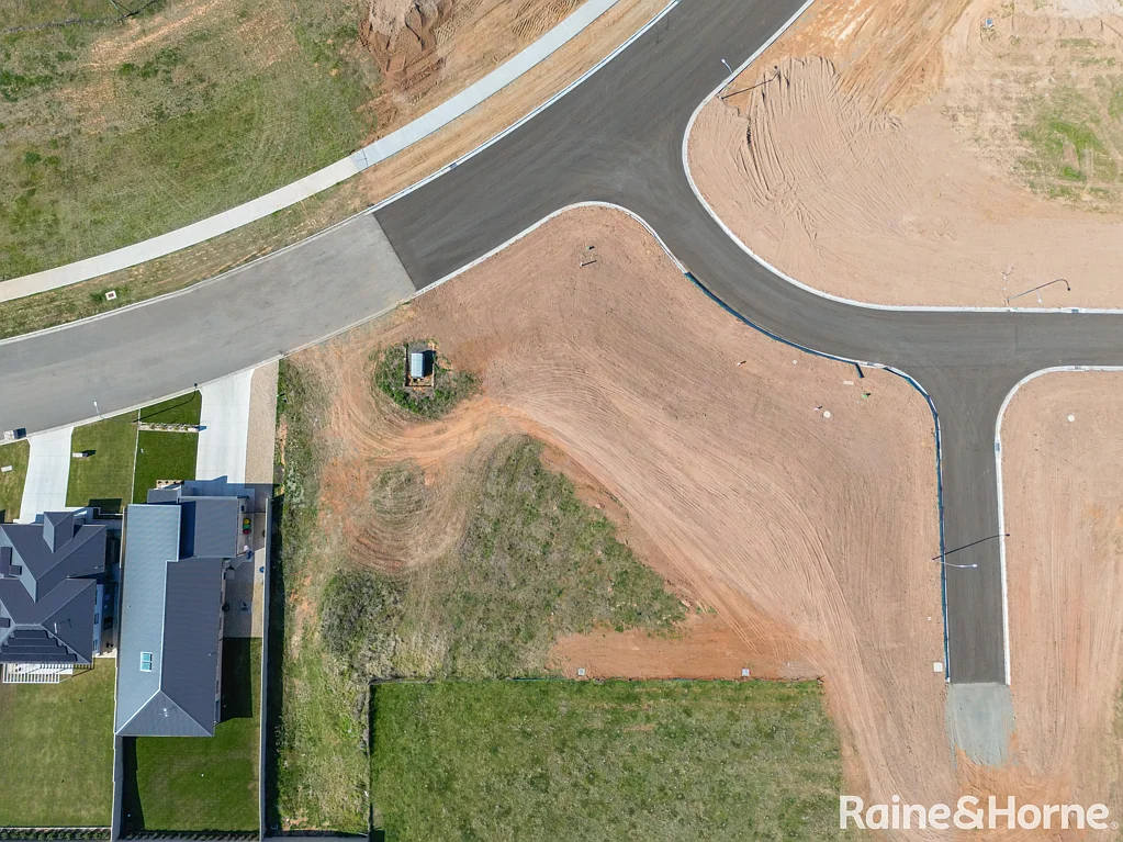 Kelso  PICTURESQUE PARCEL IN PRETTY HEIGHTS ESTATE