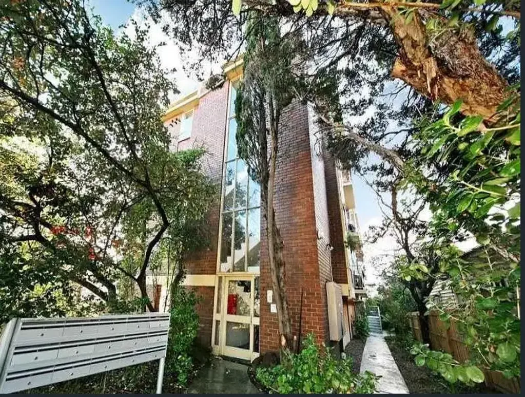 LIGHT AND BRIGHT TWO BEDROOM FULLY FURNISHED APARTMENT
