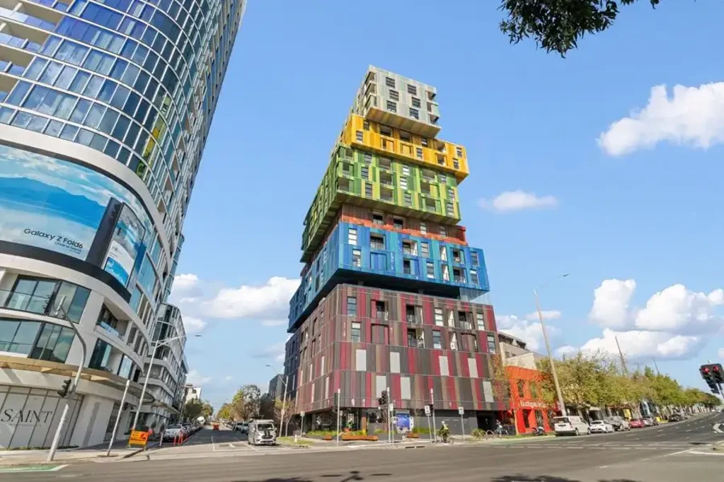 St Kilda 2ห้องนอน Stylish Two-Bedroom Apartment with Panoramic Views in Iconic 'Lego' Tower