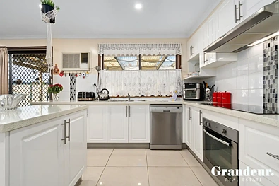 7 Apache Road, Bossley Park, NSW 2176, 4 slaapkamers, 2 badkamers, House