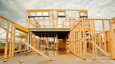 每月多建两个新郊区都不够！澳洲住房缺口突破30万套，买房难度再升级！