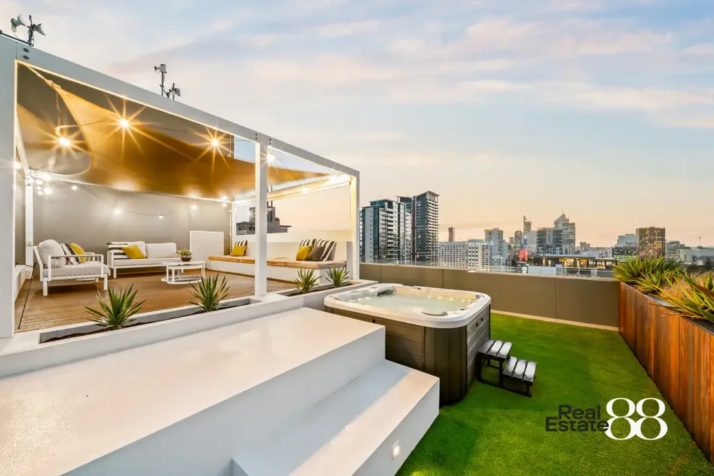 East Perth 3房  Ultimate Sky Penthouse with Exclusive Rooftop - Love Where you Live