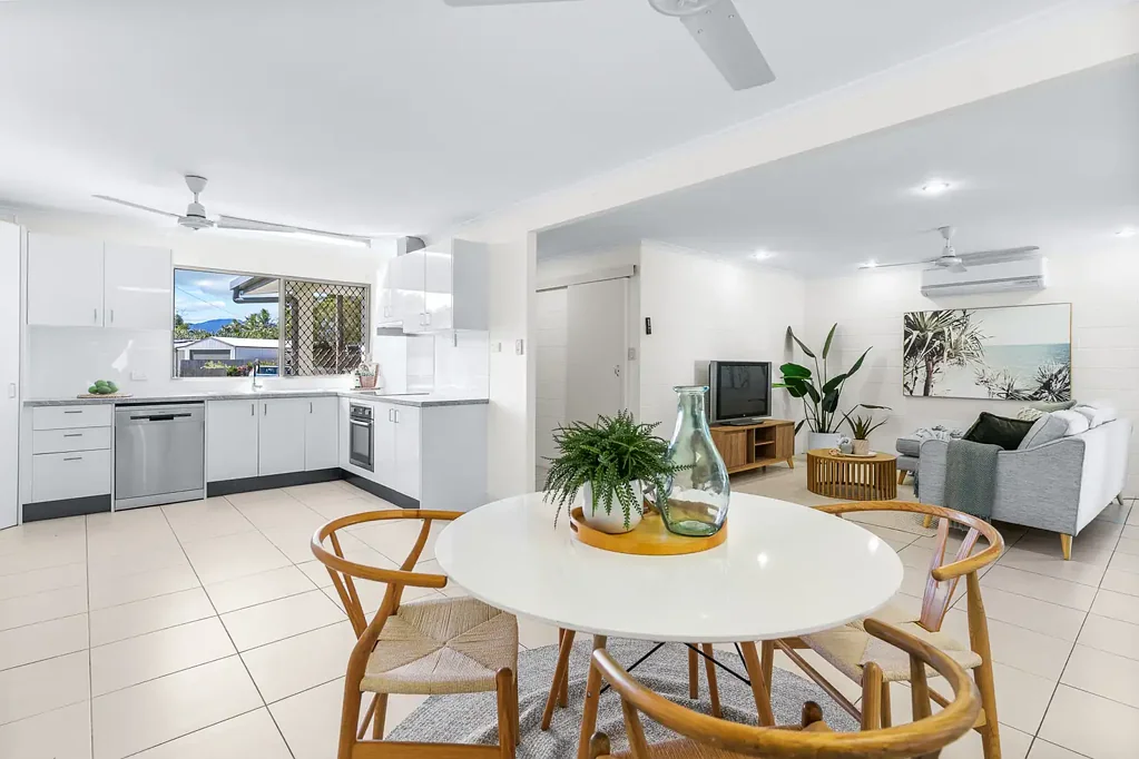 8 Greenfield Close, Mooroobool, QLD 4870