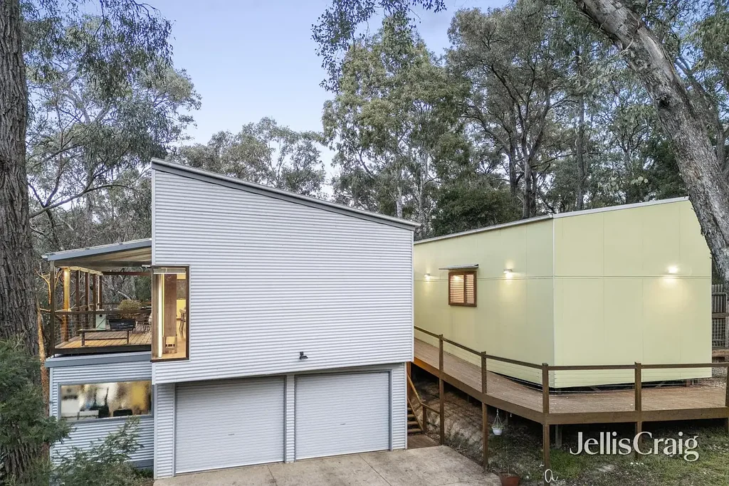 Panton Hill 4غرفة نوم Custom-Crafted Sanctuary with Village Convenience