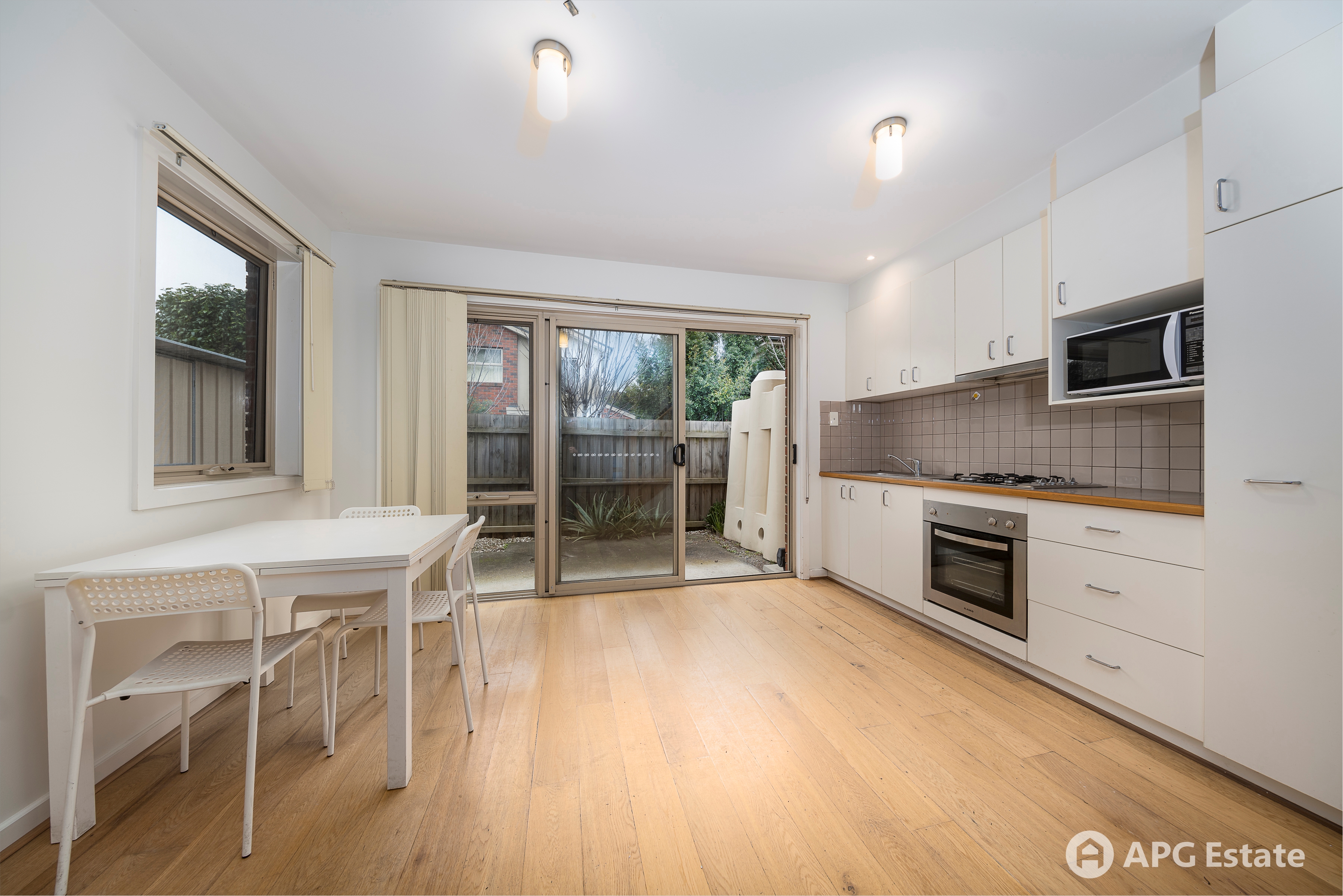 98 ORMOND RD, CLAYTON VIC 3168, 0房, 0浴, Townhouse