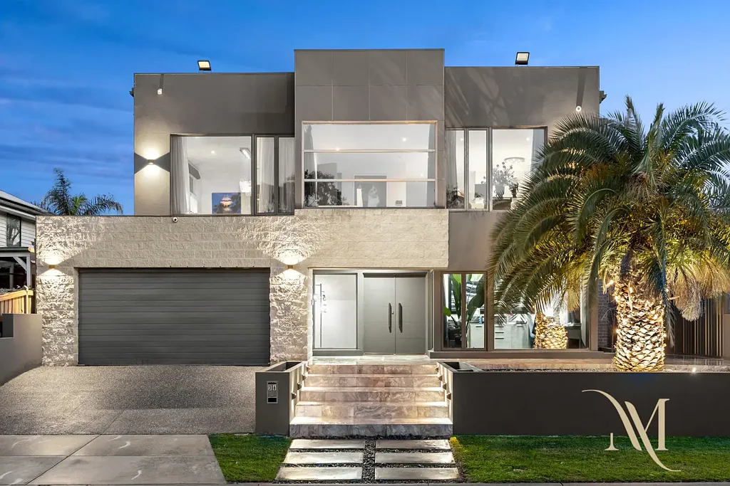 Keysborough 5 Bedroom Sophisticated Living, Grand Family Entertaining
