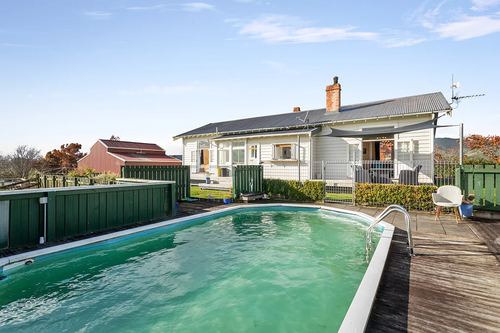 Paeroa The country life is calling you!
