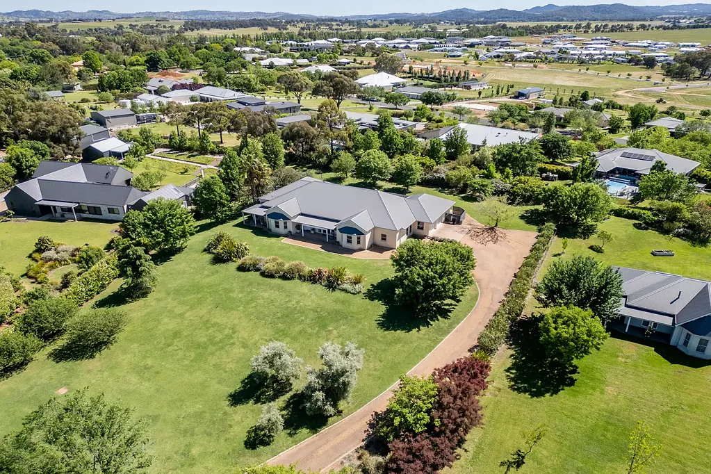 Mudgee 4房  PRESTIGE LIVING WITH PANORAMIC MUDGEE VIEWS