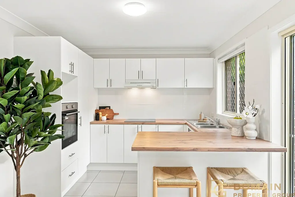 West Gosford 3房  Private, Convenient, Spacious & Renovated Townhouse