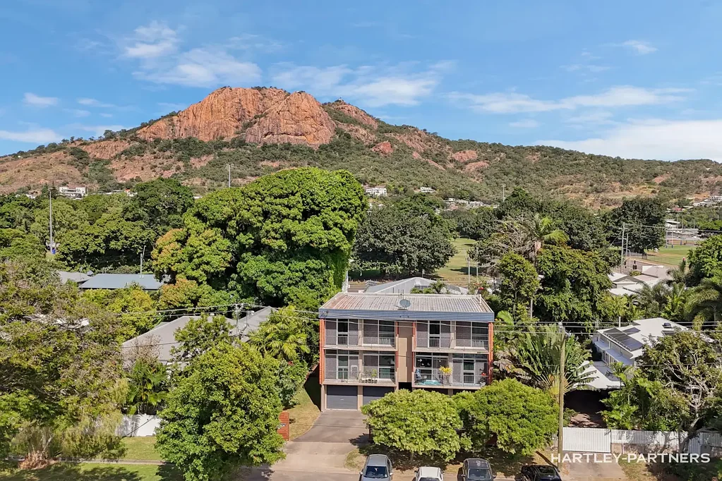 North Ward 2 Bedroom Near Beach Units in a Boutique Complex with a Pool
