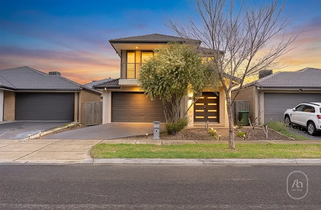 Spacious 4-Bedroom Family Home with Double Garage in Point Cook