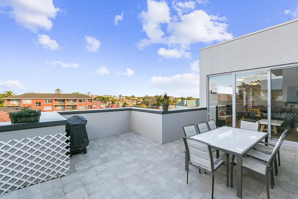 Modern Apartment With A Spacious Private Terrace