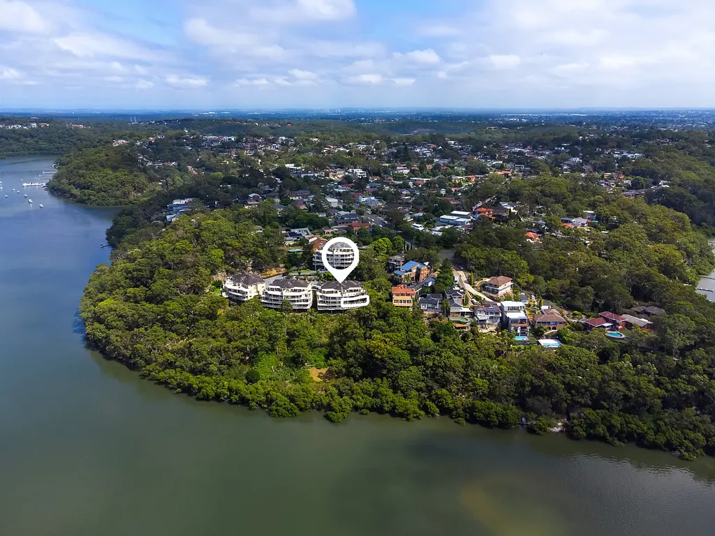 Lugarno 3房 拥有水景全景和优越半岛位置的别墅式公寓 House-Like Apartment with Water Panoramas and Prized Peninsula Location