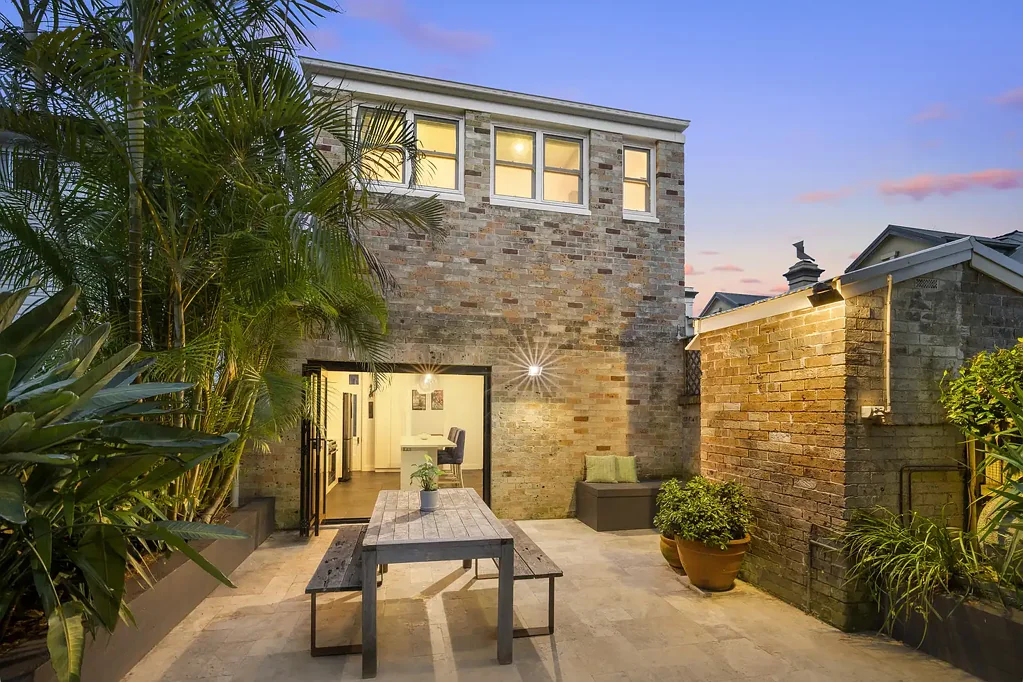 Manly 4Kwarto Timeless Federation residence in tightly held Manly pocket