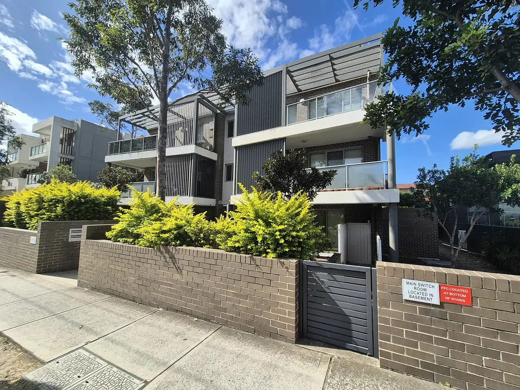 Back Facing Modern 2 Bedroom Apartment!