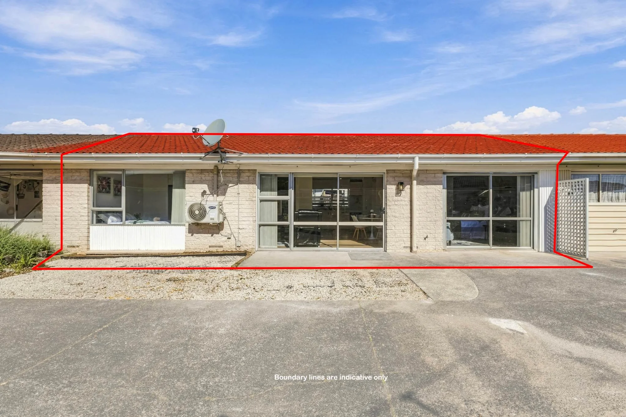 Papatoetoe 2कमरा RENOVATED BRICK & TILE - URGENT SALE !