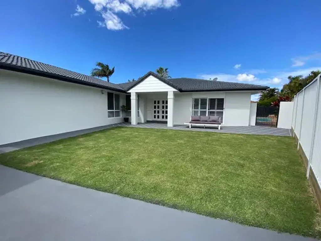 Family Home In Quiet Cul De Sac In Burleigh Waters!