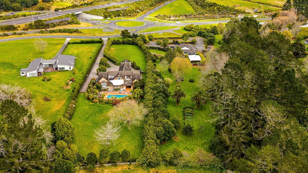 Hobsonville 6침실 Strategic 4-Acre Auckland Landholding with Significant Income and Long-Term Potential