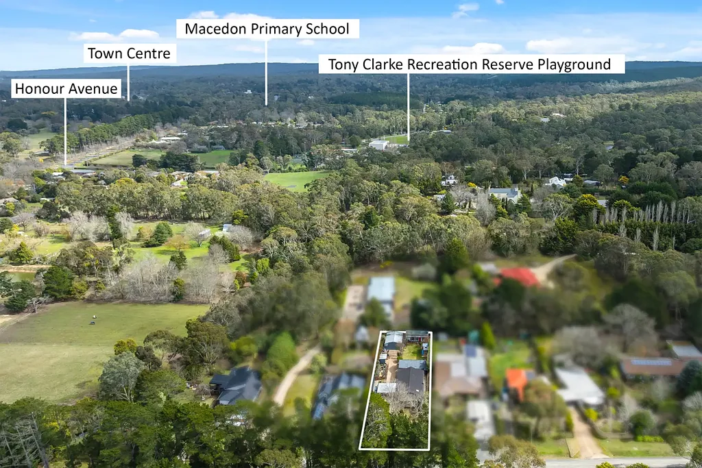 Mount Macedon 4房  Family Living with Space, Style & Versatility PLUS Self Contained Cottage