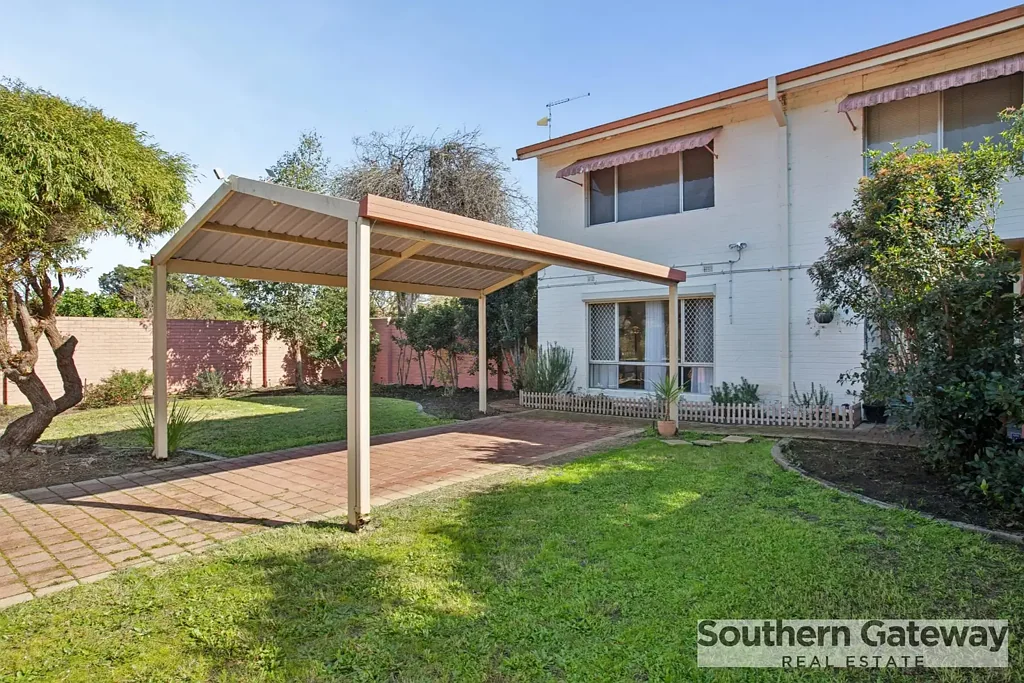 Orelia 3Moenga RENOVATED TOWNHOUSE WITH SPACE INSIDE & OUT