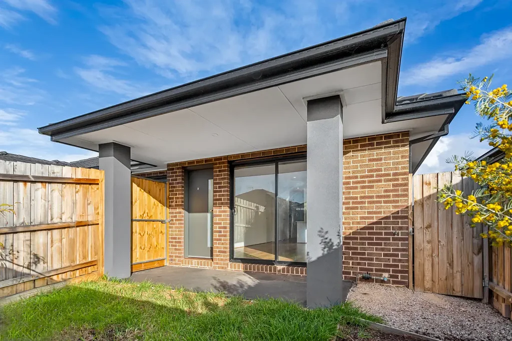 Spacious 2 Bedroom House in Melton South