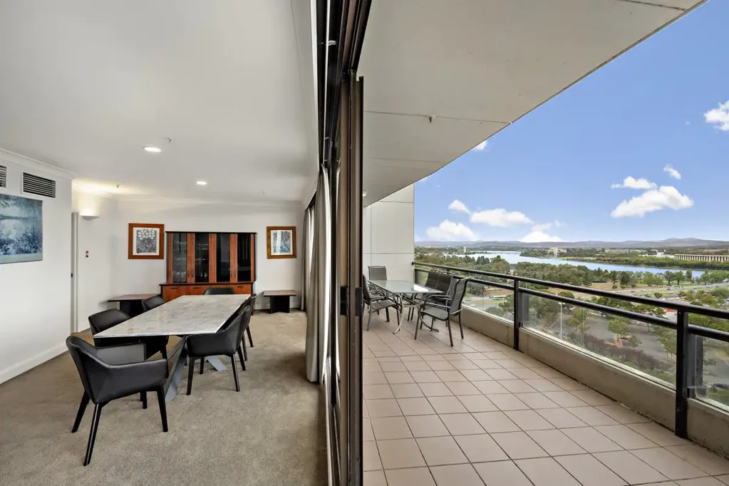 City 3 Bedroom Is This The Best View In Canberra?