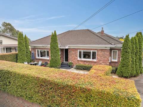 Royal Oak 3房  Freehold Brick Bungalow in Great Location