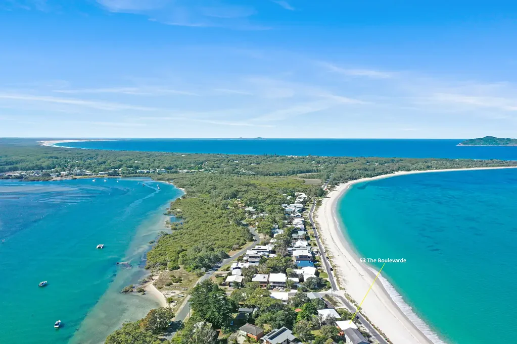 Hawks Nest 3 Bedroom Relaxed Beachside Living at Winda Woppa