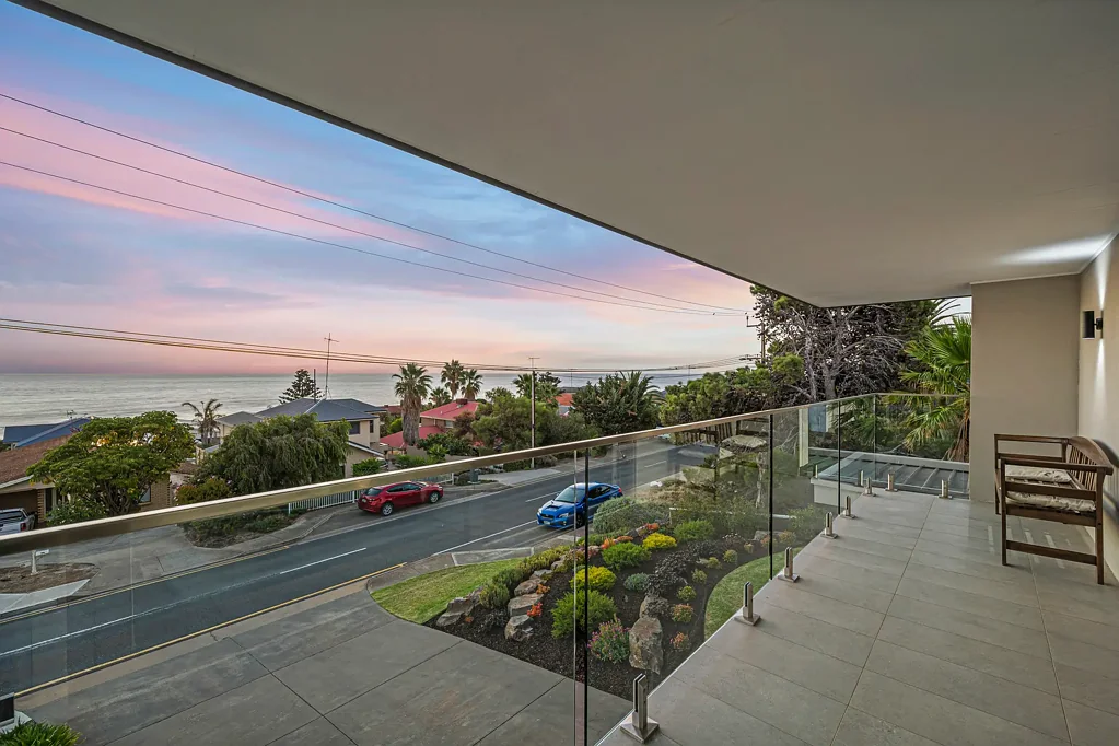 Hallett Cove 4房  Executive Coastal Living with Panoramic Views