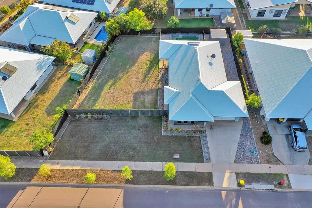 24 Cabrini, Bellamack, NT 832