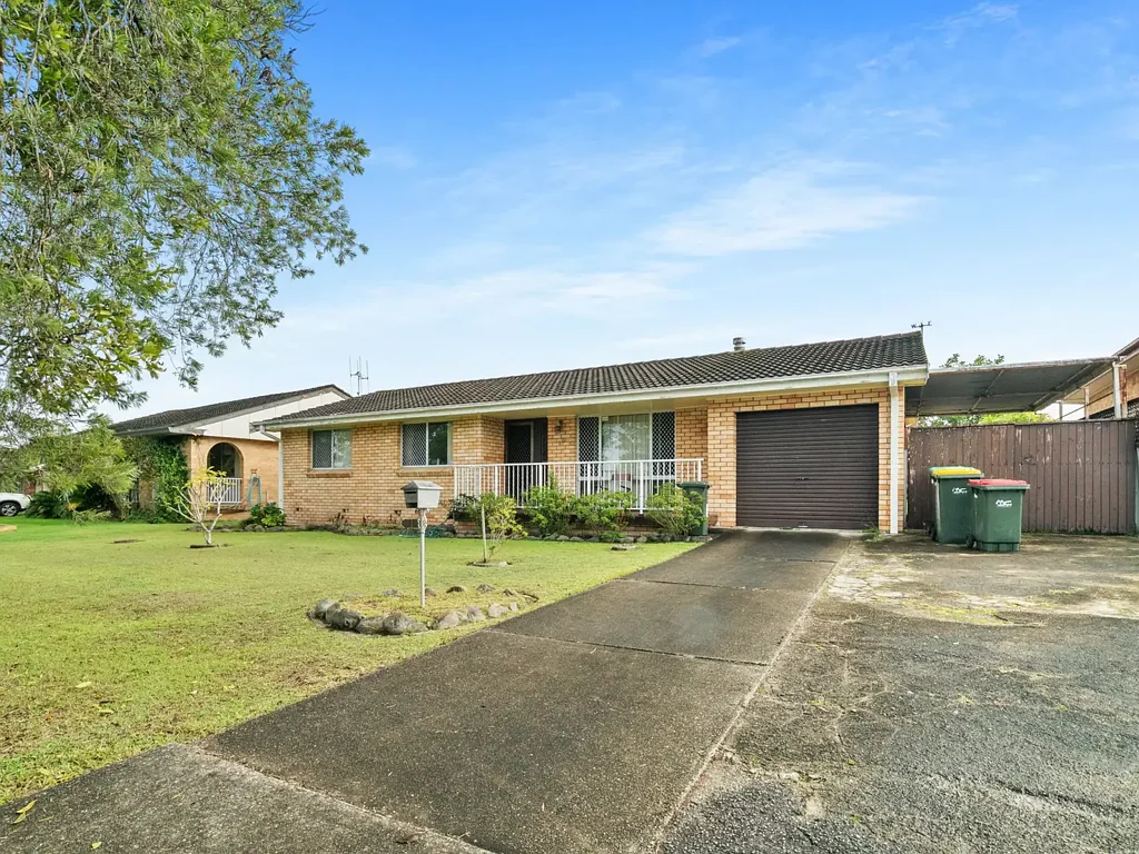 Taree 3chambre Affordable Entry Level Home or Investment with Plenty of Potential