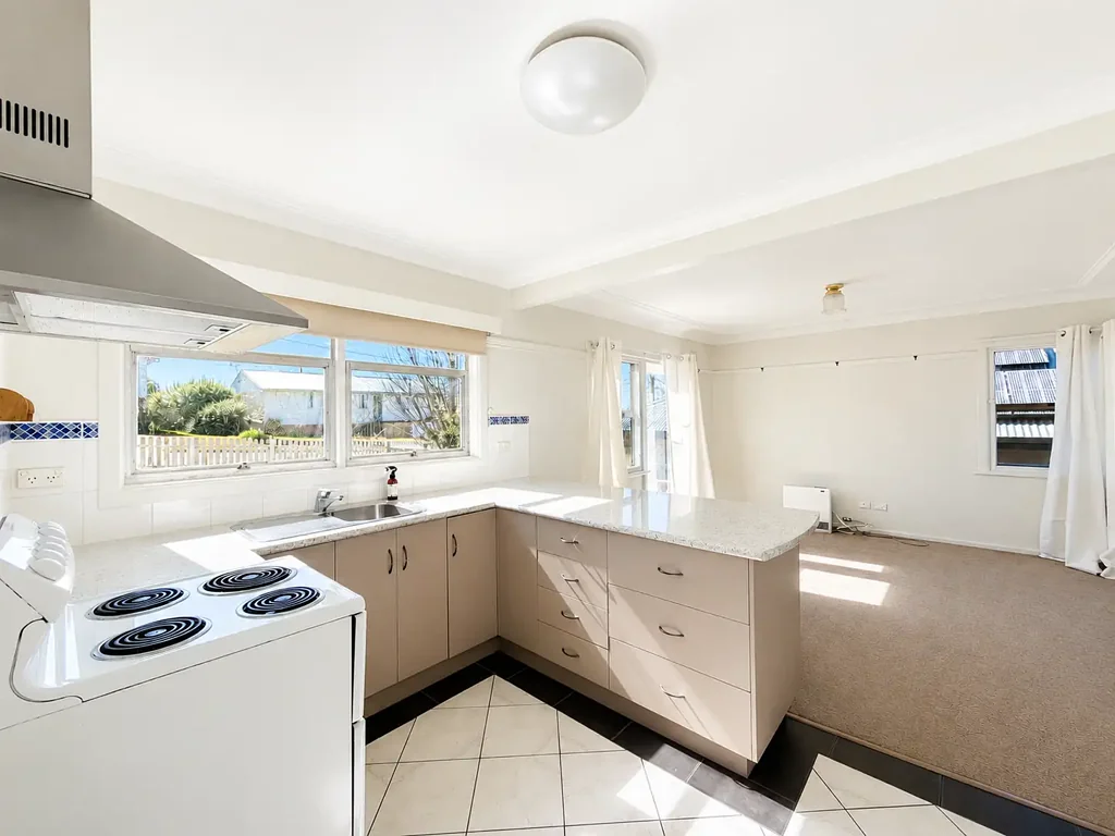 Prime Location - Comfortable 2-Bedroom Home Close to Armidale CBD