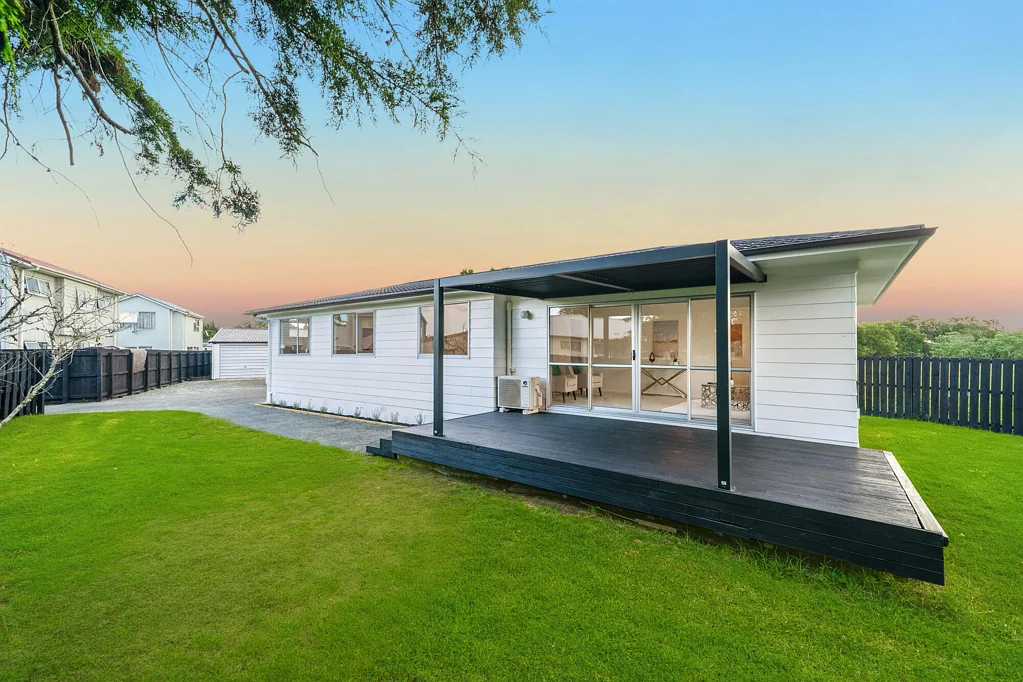 Papakura 4房 宜居亦可开发｜1068㎡宽幅土地，家庭与投资双赢之选 1068m² land and ready move in
