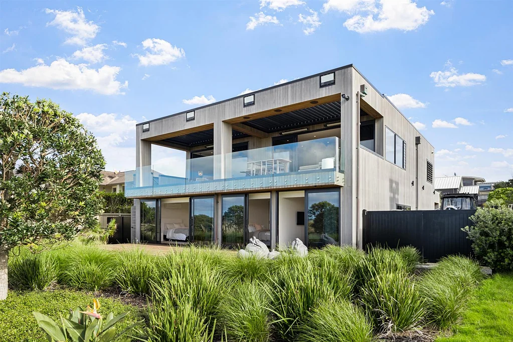 Omaha 5Moenga EXCEPTIONAL OCEAN FRONT GRANDEUR