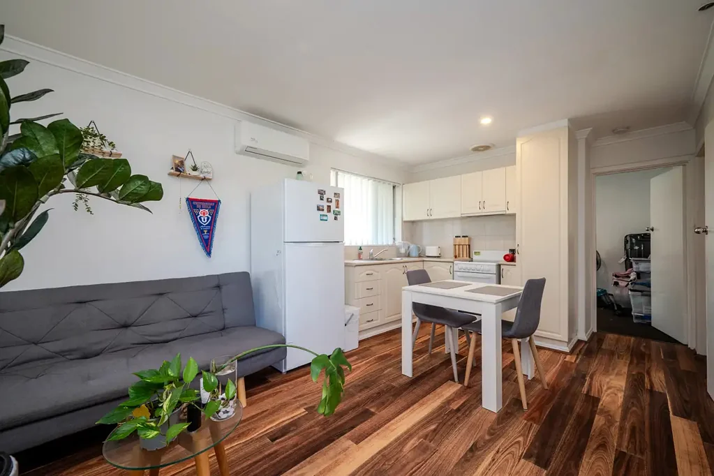 Inglewood 2房  LOW-MAINTENANCE LIVING IN THE HEART OF INGLEWOOD