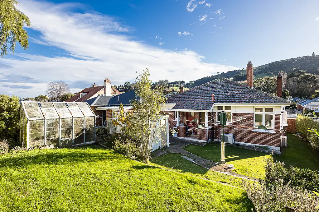 North East Valley 3ਬੈੱਡਰੂਮ Classic 1940s charm, solid and well-connected
