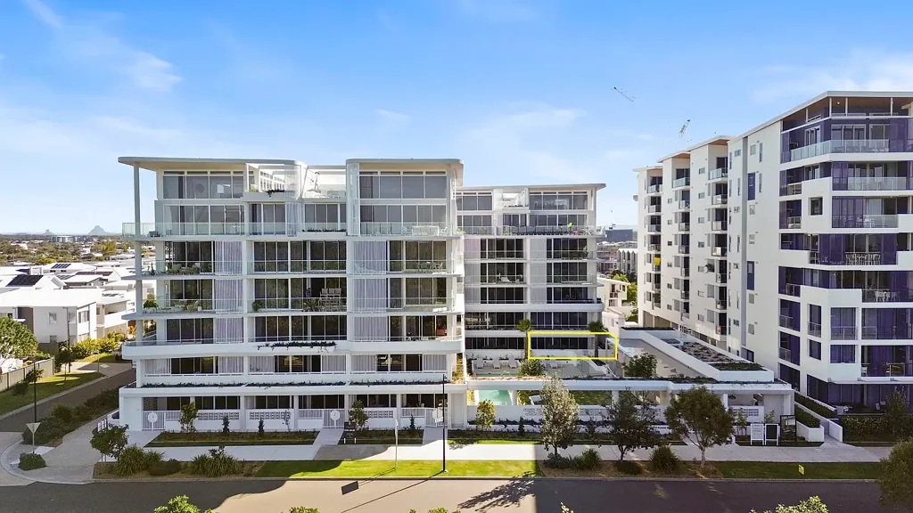 Bokarina 3 Bedroom Luxurious Ground-Floor Beachfront Apartment in Prestigious "Oasis" Development