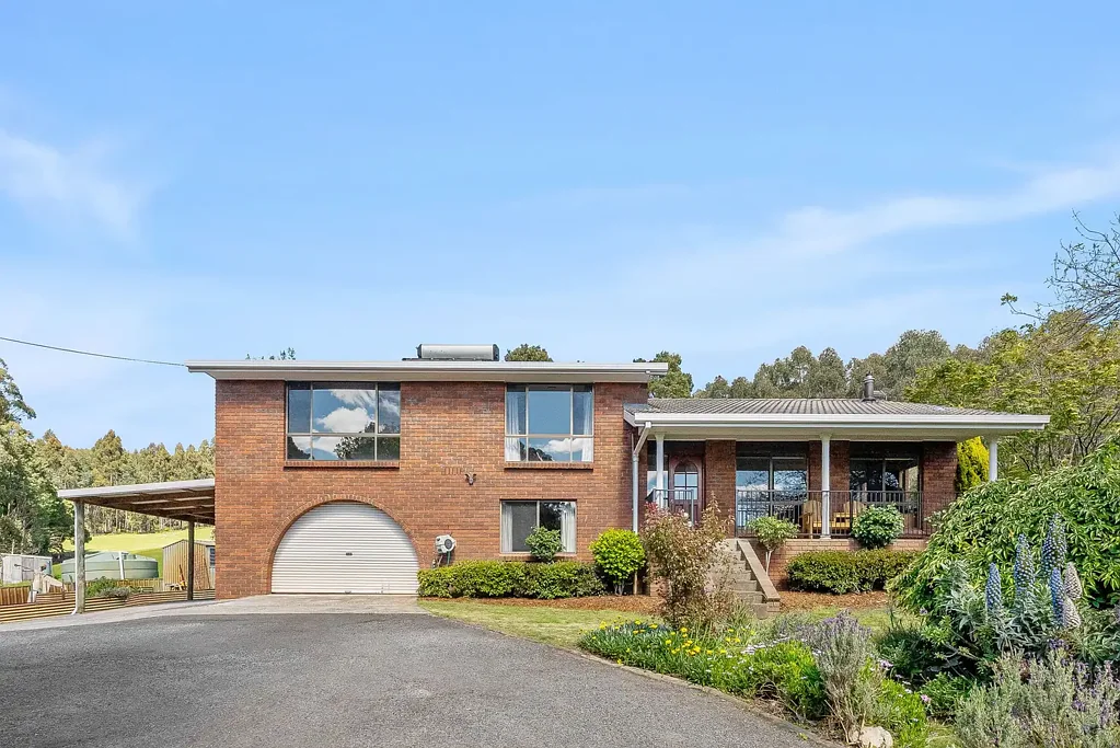 Flowery Gully  Productive, Well-Serviced Lifestyle Holding with Rare Water Security