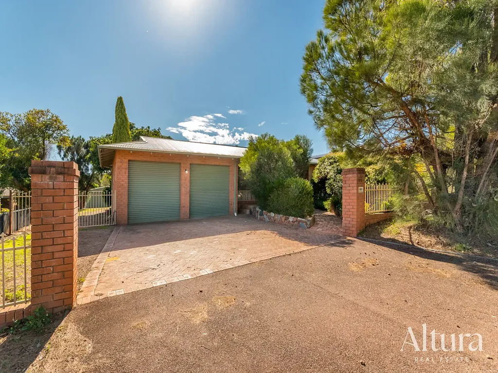 GREAT SIZED FAMILY HOME IN SOUGHT AFTER LESMURDIE