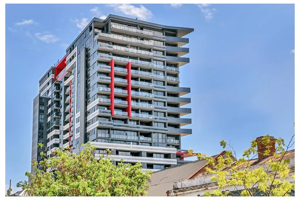 FULLY FURNISHED 1-BEDROOM IN THE HEART OF ADELAIDE.