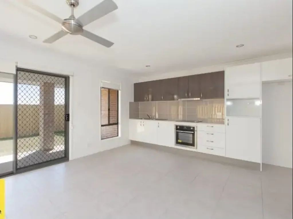Modern 2 bedroom Duplex in Quiet street