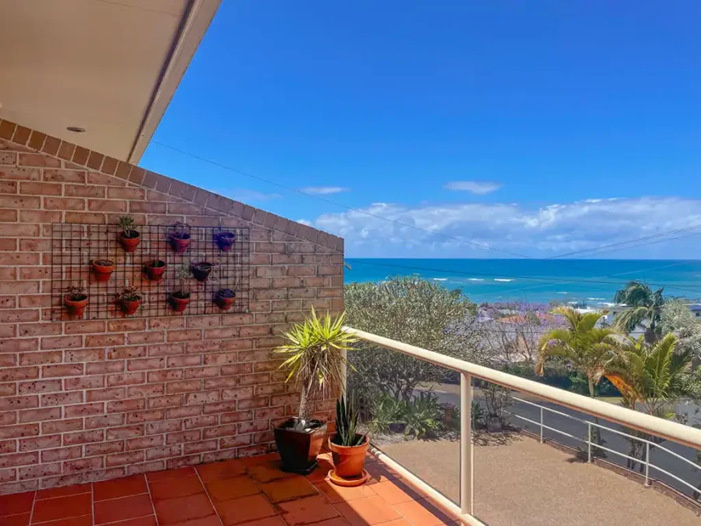 GREAT OCEAN VIEWS WITH POOL MAINTENANCE INCLUDED