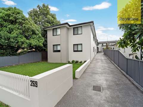 Auburn 1 Bedroom Renovated top floor apartment!