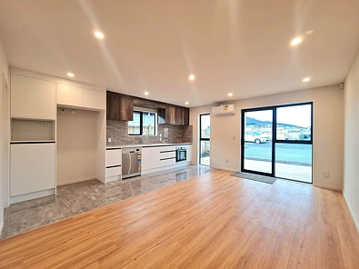 Pristine & Modern: Like a Brand-New Home!
